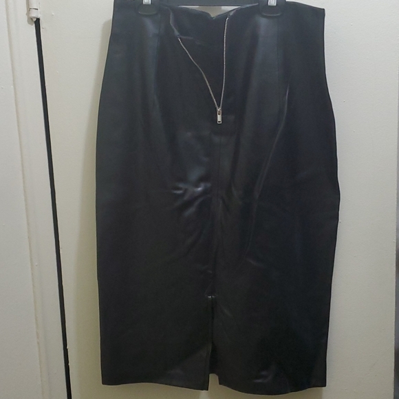 ZARA - FAUX LEATHER BLACK SKIRT - Picture 6 of 10